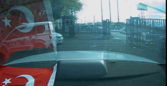 Kağıthane’de, Otomobil İçerisinde Kadına Şiddet Kamerada