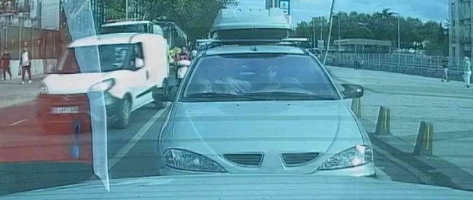 Kağıthane’de, Otomobil İçerisinde Kadına Şiddet Kamerada