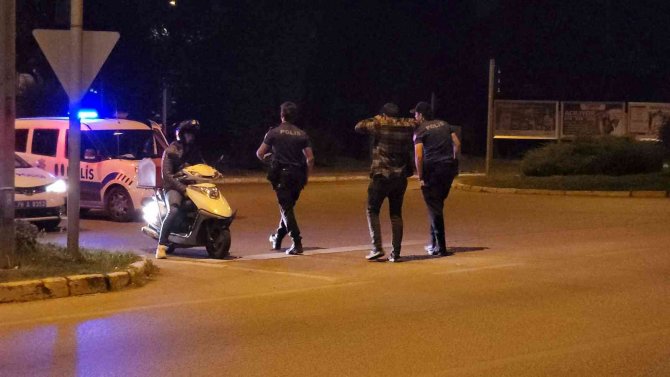 Köpeklerden Kaçarken Ticari Taksinin Çarptığı Genç Ağır Yaralandı