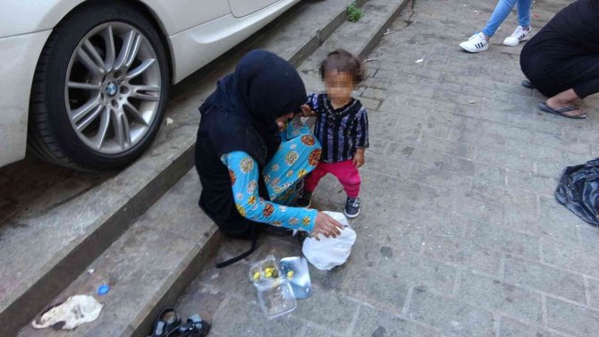 Çöpten Yemek Yeme Numarasıyla Duygu Sömürüsü Yapan Dilenciler Böyle Yakalandı
