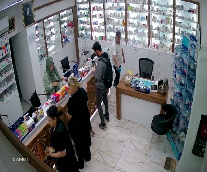 Kasımpaşa’da İlginç Hırsızlık: Kadın Hırsızlar Eczaneden İlacı Böyle Çaldı