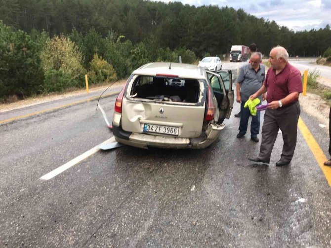 Kastamonu’da Takla Atan Otomobildeki 3 Kişi Yaralandı