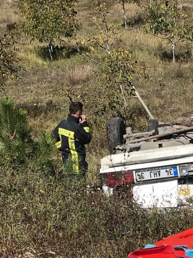 Bariyerlere Çarpan Otomobil Takla Attı: 1 Ölü, 1 Yaralı