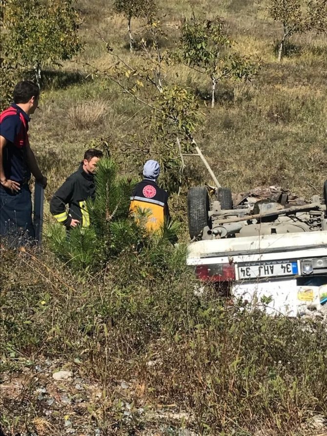 Bariyerlere Çarpan Otomobil Takla Attı: 1 Ölü, 1 Yaralı