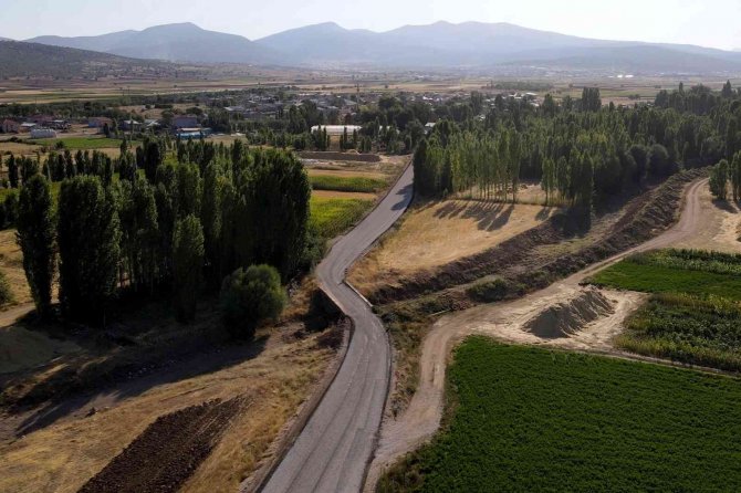 Konya Büyükşehir Akören’de Mahalle Yolu Standardını Yükseltiyor