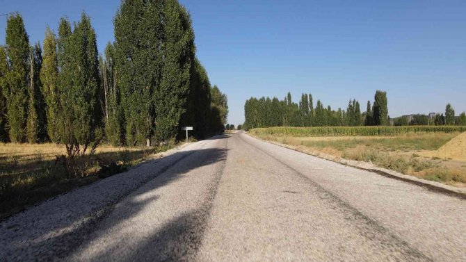 Konya Büyükşehir Akören’de Mahalle Yolu Standardını Yükseltiyor