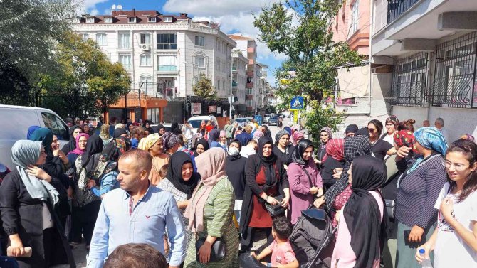 Küçükçekmece’de Velilerin ’Servis Ve Ders Saati’ İsyanı