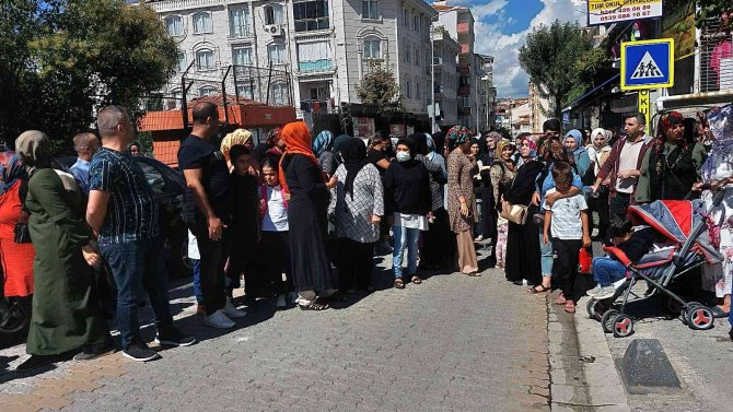 Küçükçekmece’de Velilerin ’Servis Ve Ders Saati’ İsyanı