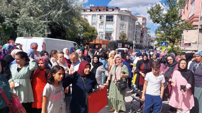 Küçükçekmece’de Velilerin ’Servis Ve Ders Saati’ İsyanı