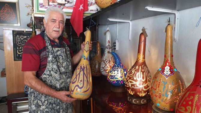 Balıkesirli Usta Hat Sanatını Su Kabaklarına İşliyor
