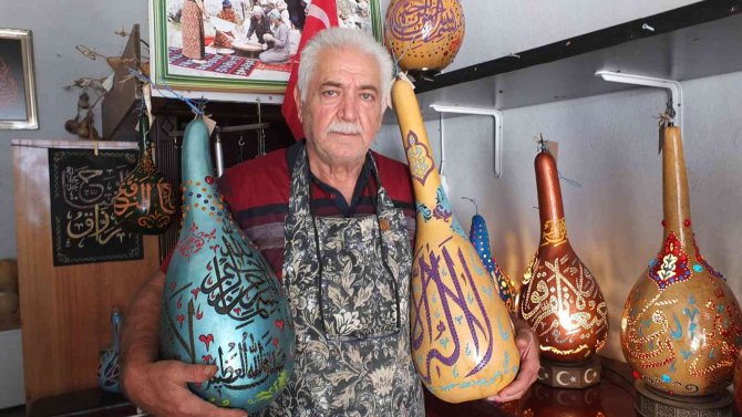 Balıkesirli Usta Hat Sanatını Su Kabaklarına İşliyor