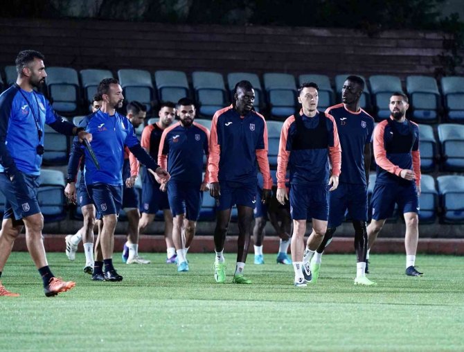 Medipol Başakşehir, Fiorentina Maçına Hazır