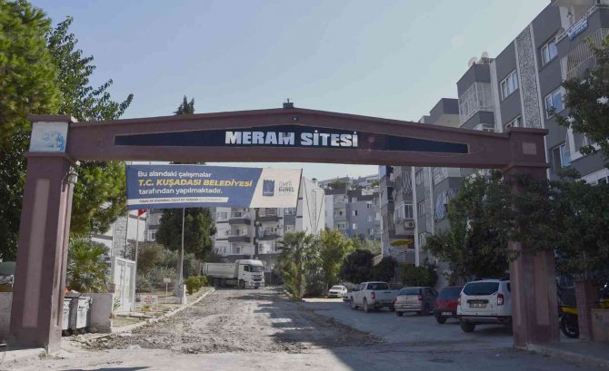 Kuşadası’nda Yollar Yenilenmeye Devam Ediyor