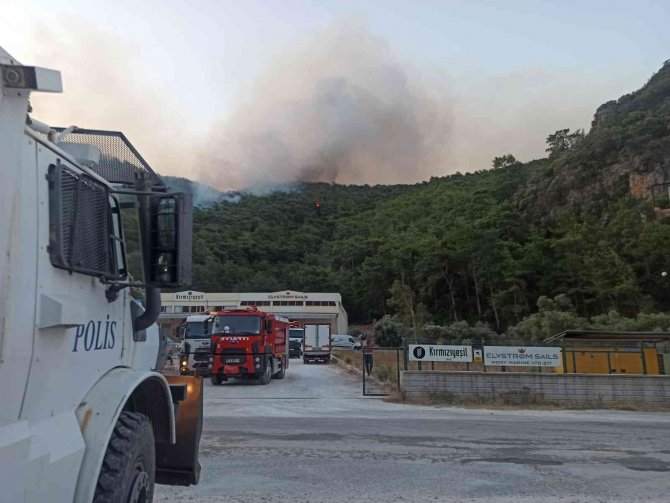 Polis Ve Asker Omuz Omuza Verdi, Alevlere Müdahale Etti
