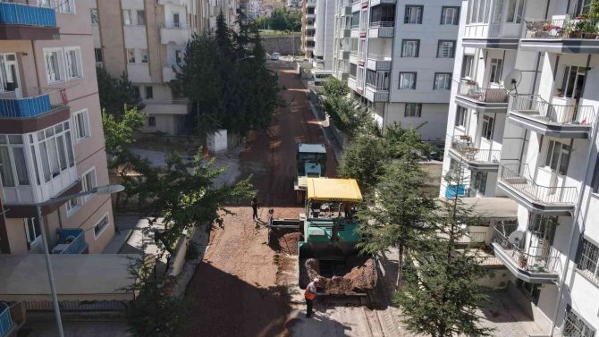 Şehit Ömer Halisdemir Caddesi’nde Asfalt Serimi Başladı