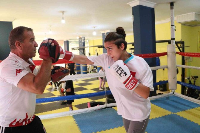 Avrupa Şampiyonu ’Demir Yumruk’ Buse’nin Hedefi Olimpiyat Şampiyonluğu