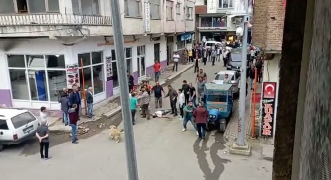 Ordu’da Sokaktaki Kavgada 1 Kişi Yaralandı, Polis Havaya 9 El Uyarı Ateşi Açtı