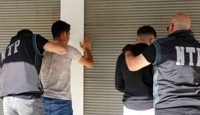 Osmaniye’de Okul Önlerinde Narkotik Uygulaması