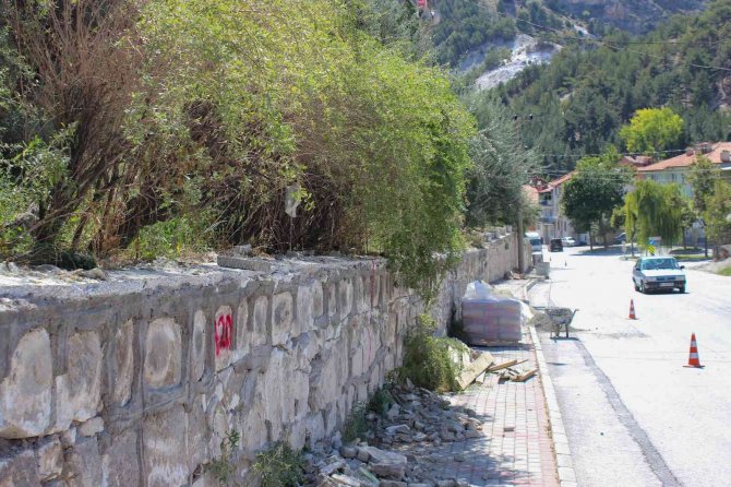 Sultanbağı Mezarlığı’nda Çalışmalar Sürüyor