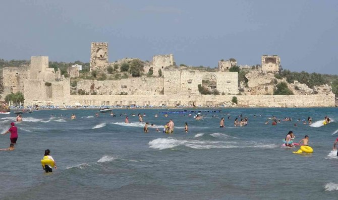 Okullar Açılmasına Rağmen Kızkalesi’nde Doluluk Yüzde 50’nin Üzerinde