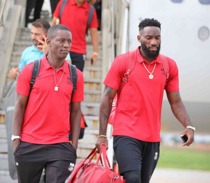 Sivasspor Kafilesi Romanya’ya Ulaştı