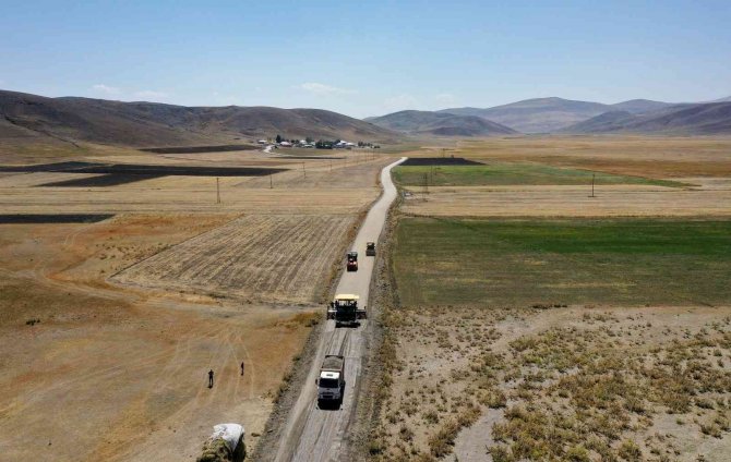 Van Büyükşehir Belediyesinden Çaldıran’a 13.5 Kilometre Beton Yol