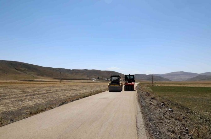 Van Büyükşehir Belediyesinden Çaldıran’a 13.5 Kilometre Beton Yol