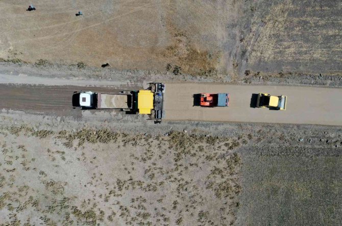 Van Büyükşehir Belediyesinden Çaldıran’a 13.5 Kilometre Beton Yol
