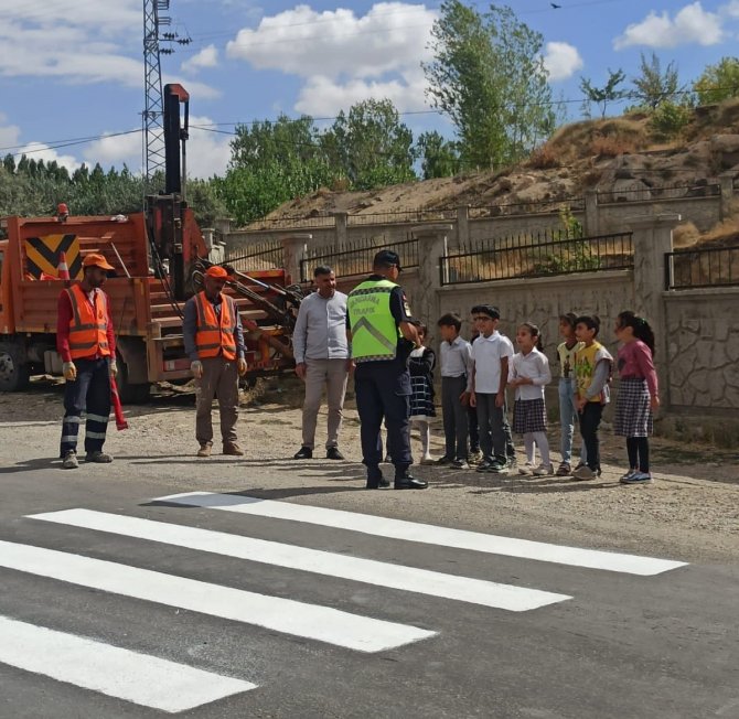 Jandarmadan Yaya Geçidi Yer İşaretlemesi