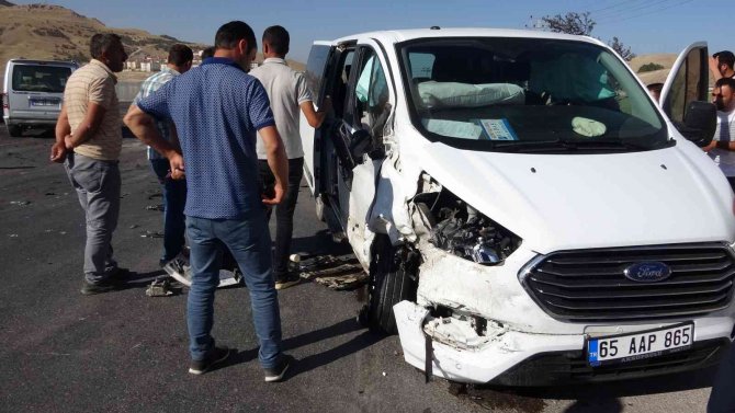Van’da Trafik Kazası: 5 Yaralı