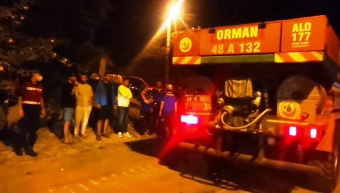Yangın Bir Mahalleyi Sokağa Döktü