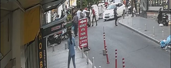İ̇stanbul’da Avukata Yumruk Ve Tekmeli Saldırı Kamerada