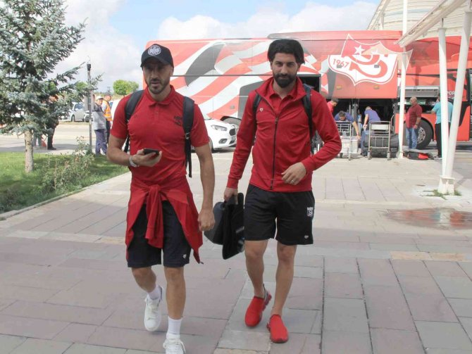 Sivasspor, Cfr Cluj Maçı İçin Romanya’ya 7 Eksikle Gitti
