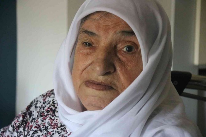 86 Yaşındaki Kadının 20 Yıllık Sağlık Sorunu 50 Dakikada Çözüldü