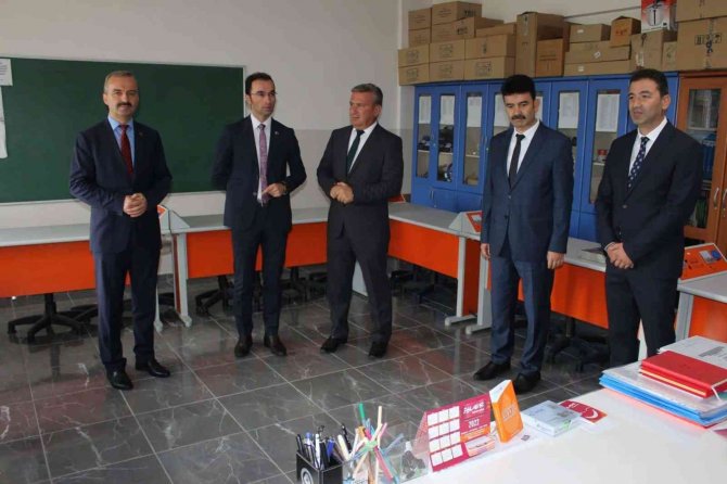 Kaymakam Göze, Okulları Ziyaret Etti