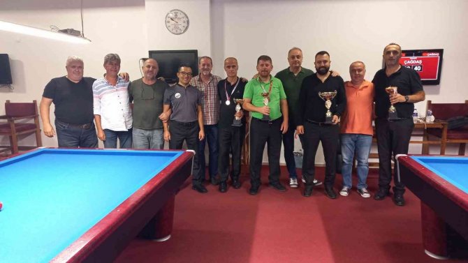 Bilardo Zonguldak İ̇l Birinciliği’nde Zafer Çağdaş Birden’in