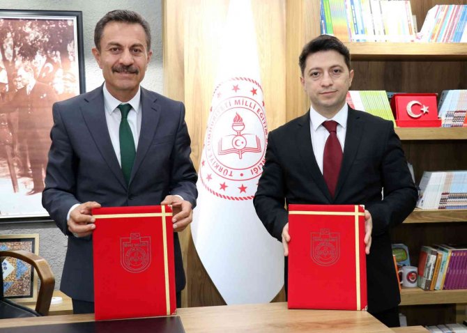 Sivas’ın 17 İlçesindeki 50 Okulda “Enerji Okuryazarlığı” Eğitimleri Başlıyor