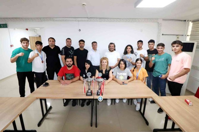 Kick Boksta Adanalı 8 Sporcu Milli Takımda