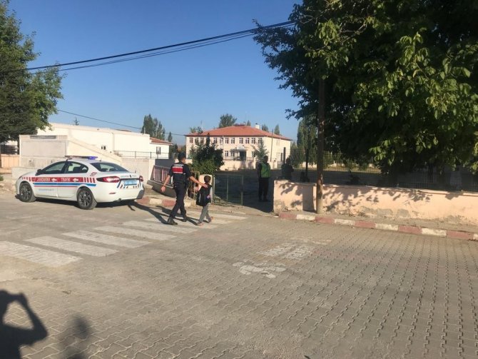 Aranması Olan 10 Kişi Jandarma Denetiminde Yakalandı