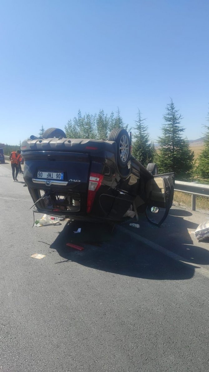 Takla Atan Otomobil Ters Döndü: 4 Yaralı