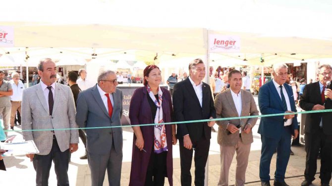 Ahiliğin Merkezine İlçe Belediyeleri Yöresel Ürünleri İle Çıkarma Yaptı