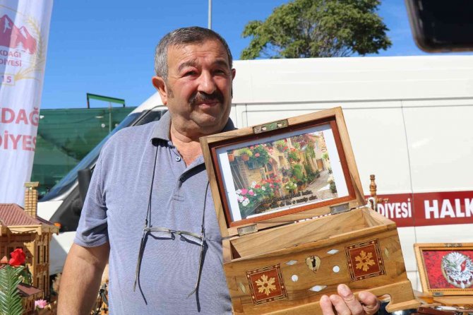 Ahiliğin Merkezine İlçe Belediyeleri Yöresel Ürünleri İle Çıkarma Yaptı