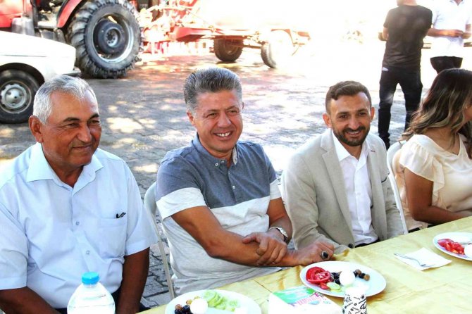 Ak Parti’li Özkan Sarıgöl’de Esnafla Buluştu