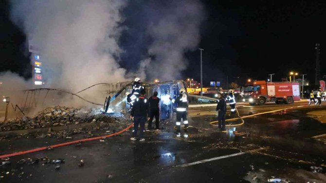 Aksaray’da Alev Topuna Dönen Tır Geceyi Aydınlattı
