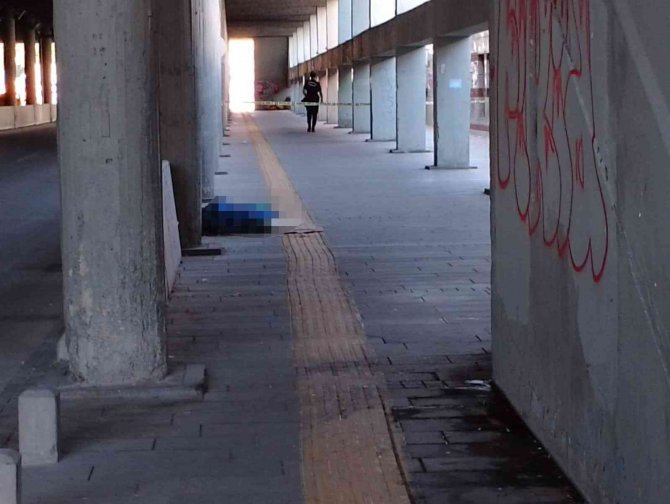 Başkent’te Evsiz Bir Adamın Cansız Bedeni Bulundu