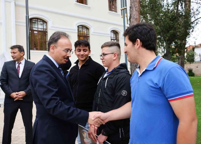 Vali Kızılkaya Kayıtech Takımını Ağırladı, Ödüllü Araç Hakkında Bilgi Aldı