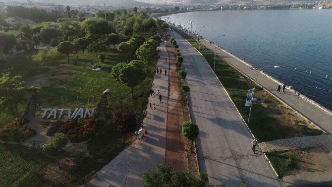 Başkan Geylani: “2022 Tatvan’ın En Kalabalık Yılı Oldu”