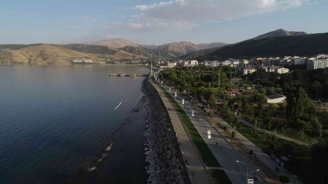 Başkan Geylani: “2022 Tatvan’ın En Kalabalık Yılı Oldu”