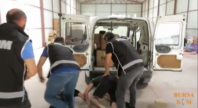 Binlerce Kişiyi Zehirleyeceklerdi: Kıskıvrak Yakalandılar