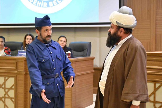 Puşide-i Siyah Meclis Kürsüsünde